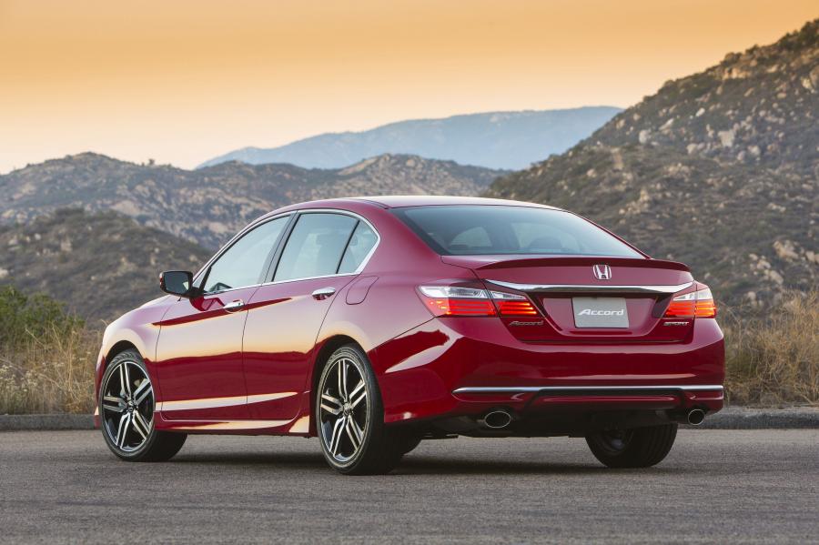  Honda Accord Sport 2016 года  (US) (фото 8 из 26)